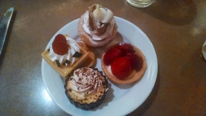 Le Village Buffet Desserts