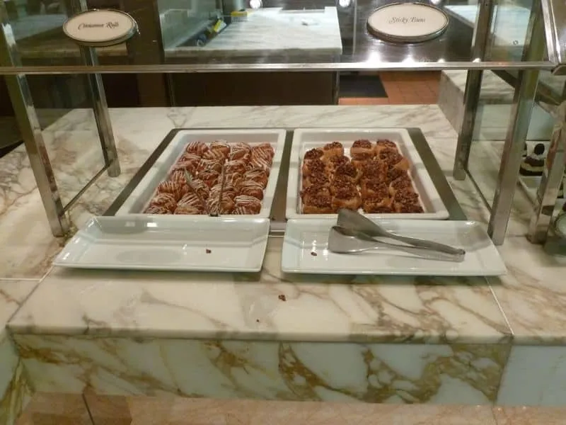 Wynn buffet cinnamon buns sticky rolls
