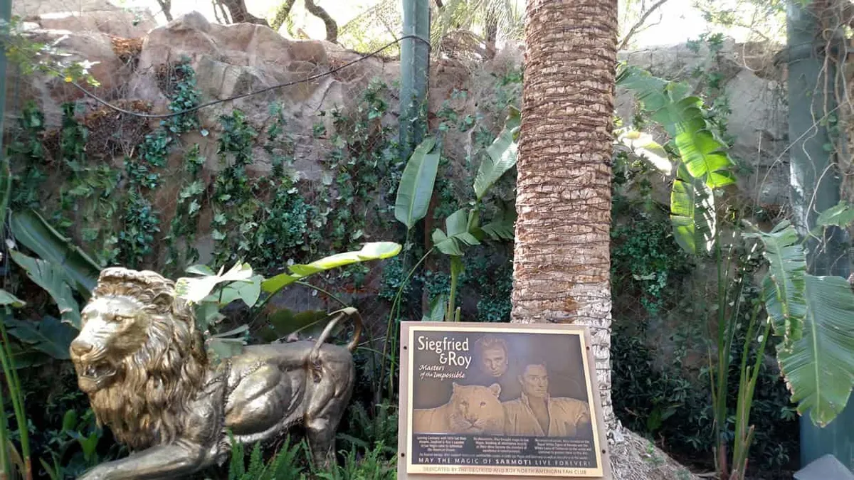 Siegfried & Roy's Secret Garden and Dolphin Habitat
