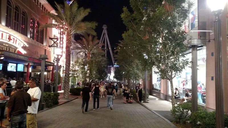 Linq Promenade Street