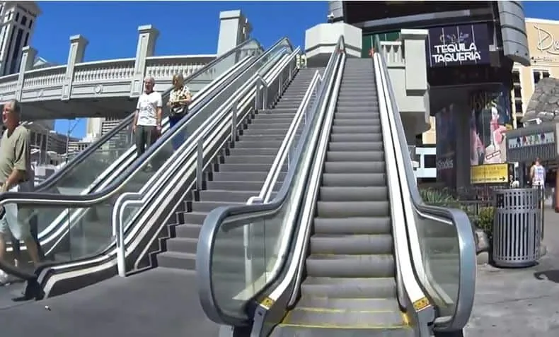 walking escalators on las vegas strip