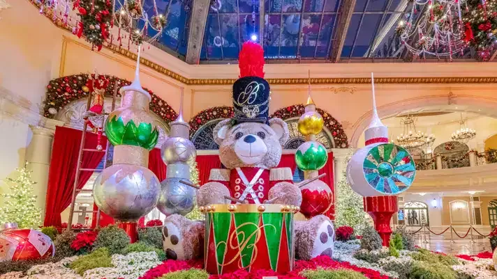 Bellagio Botanical Gardens Holiday 2024 Drummer Bear