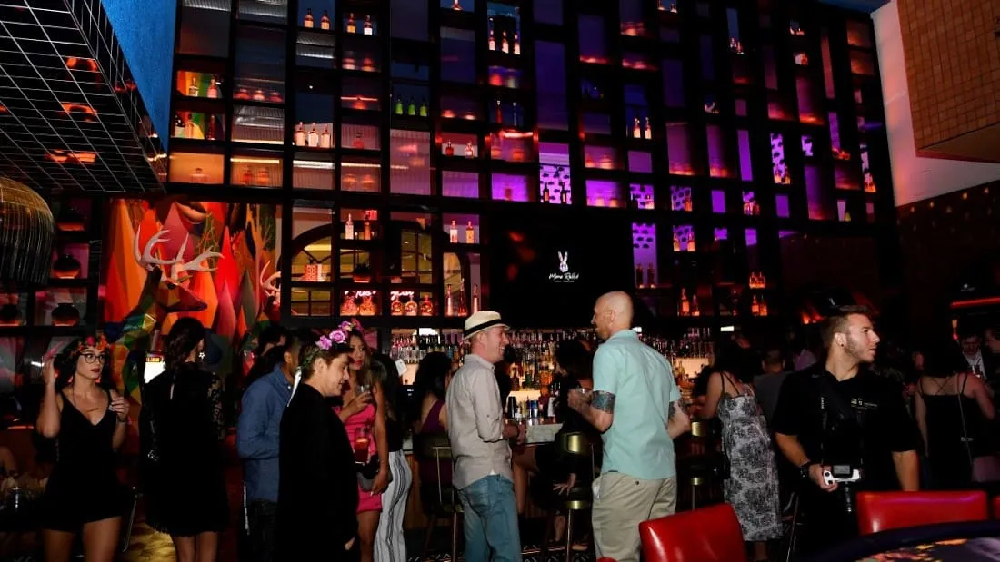 are bars open in vegas