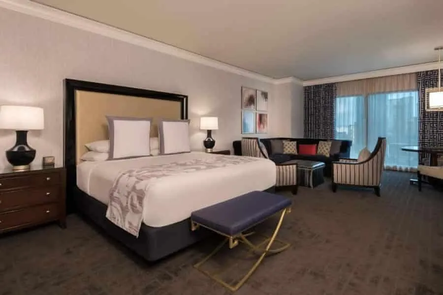 Augustus Tower Rooms & Suites King Bedroom