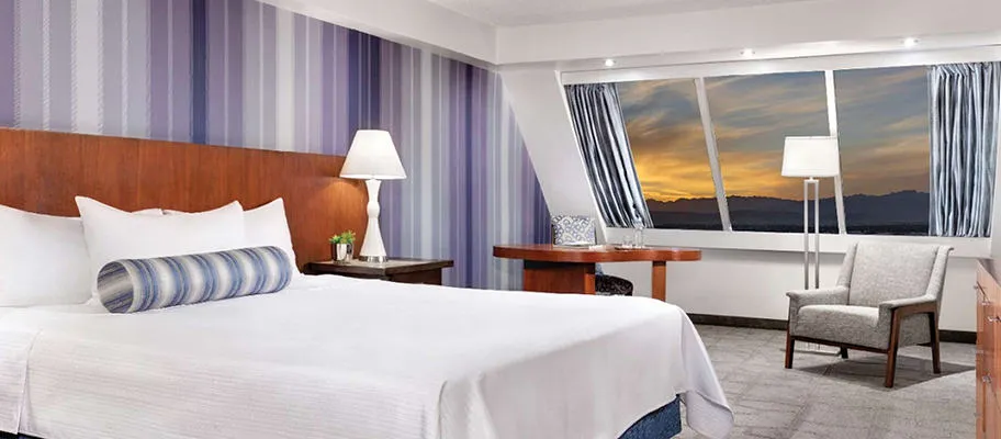 luxor hotel pyramid premium king room