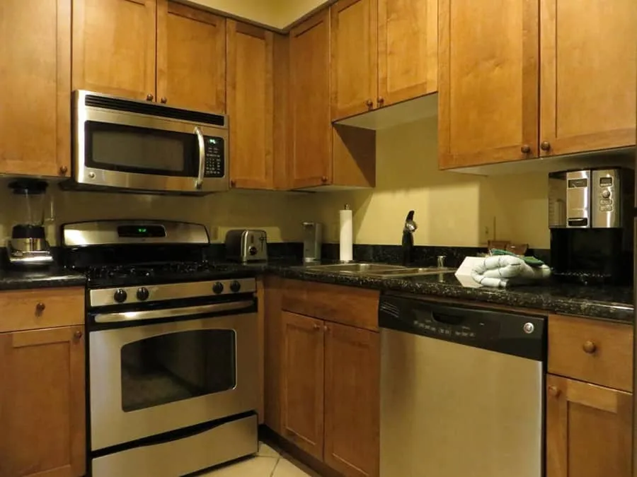 Cancun Resort Las Vegas by Diamond Resorts kitchen