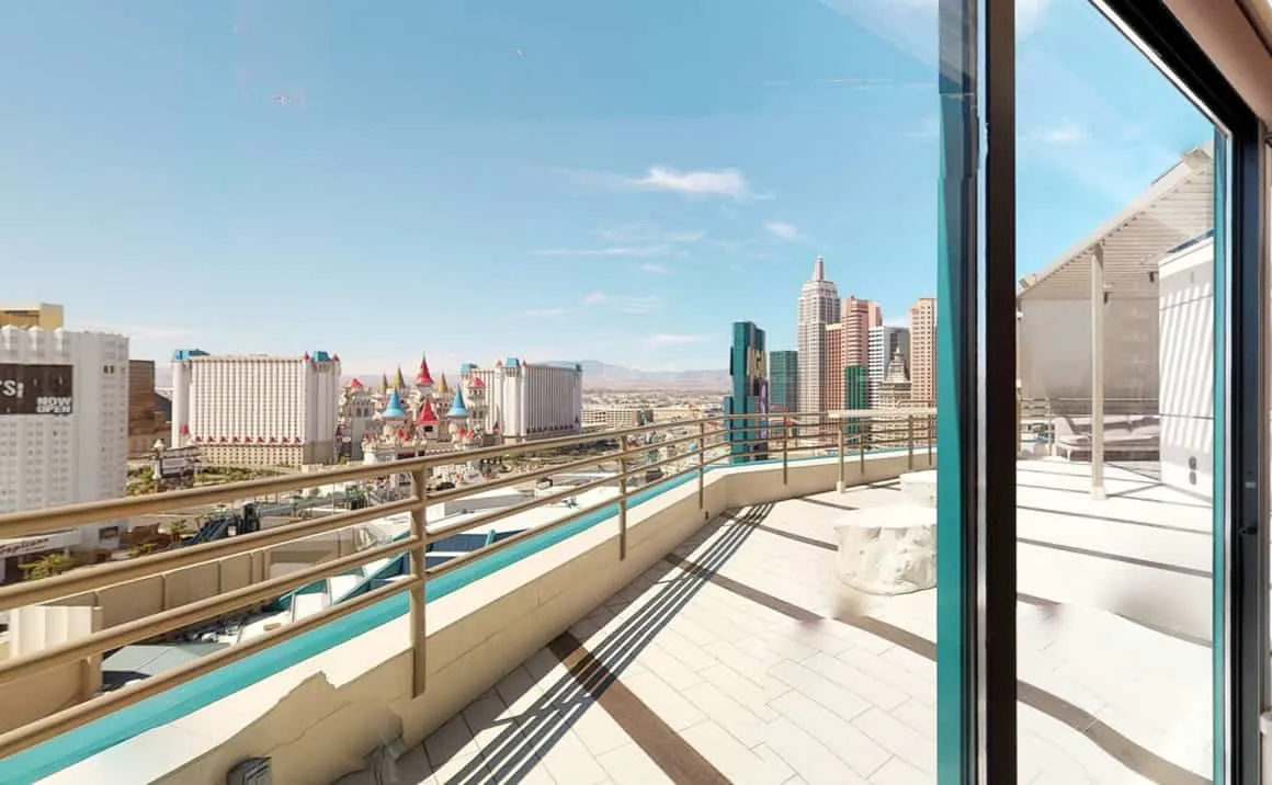 Las Vegas hotels with balcony