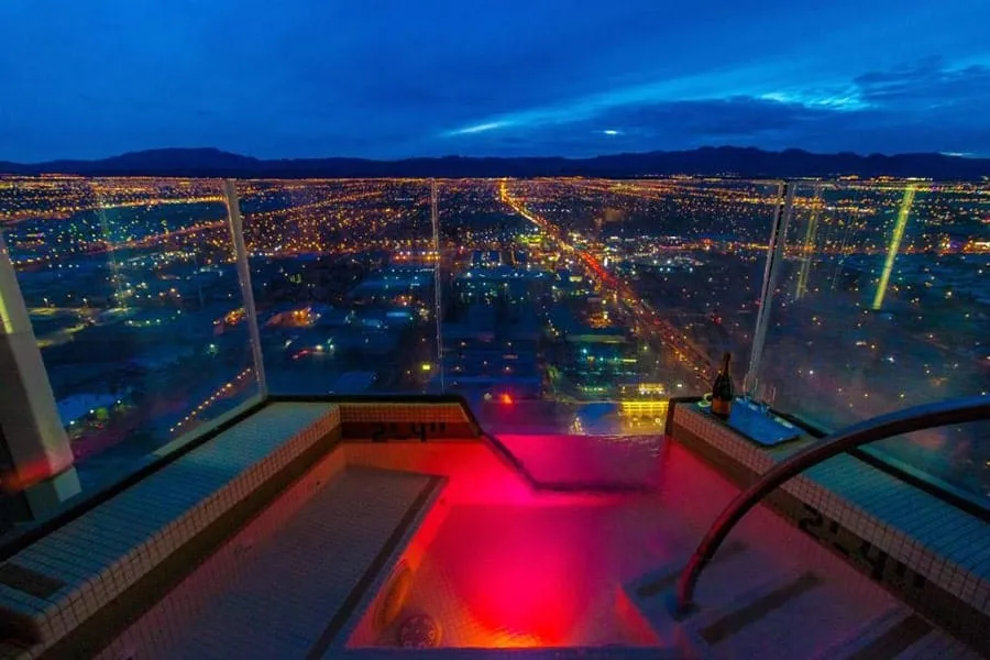 Palms Hotel Jacuzzi Suite