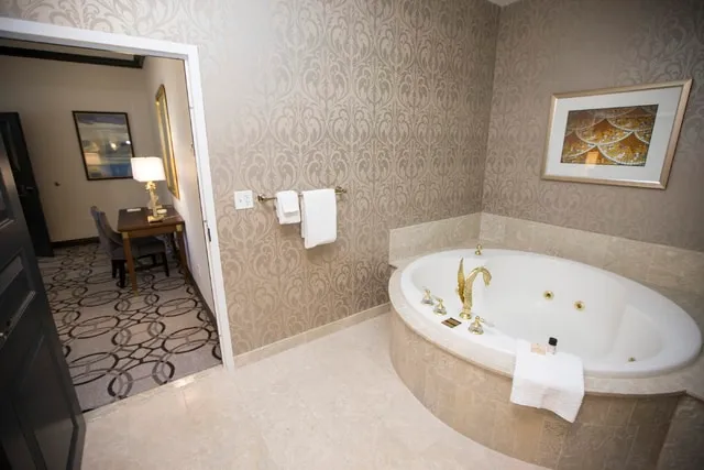 Paris Las Vegas jacuzzi suite