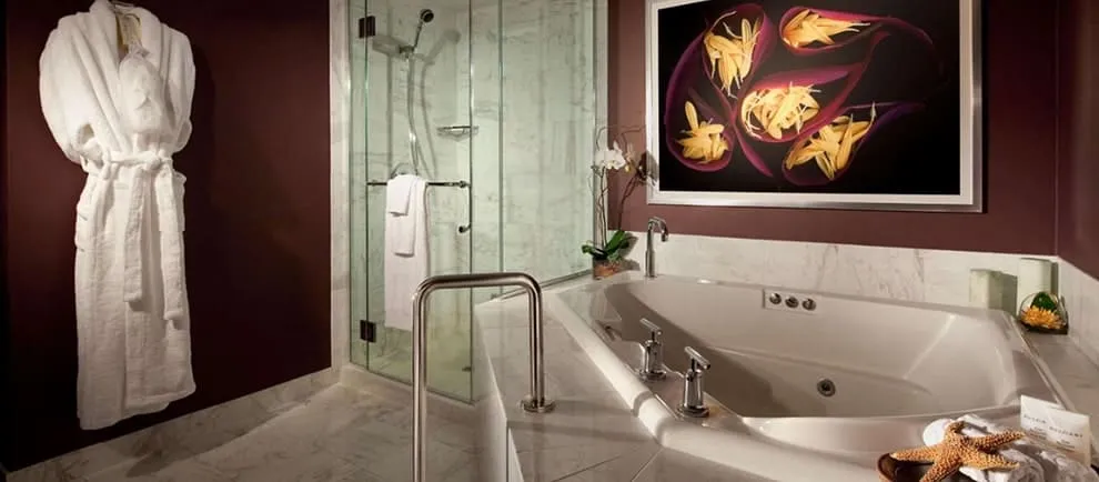 Signature at MGM Grand Jacuzzi Suites