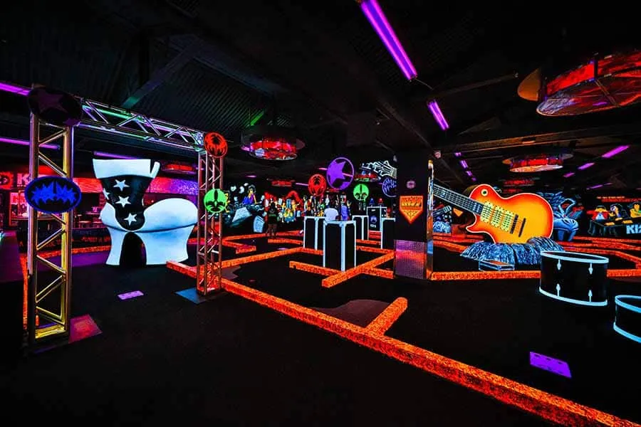KISS Mini Golfing