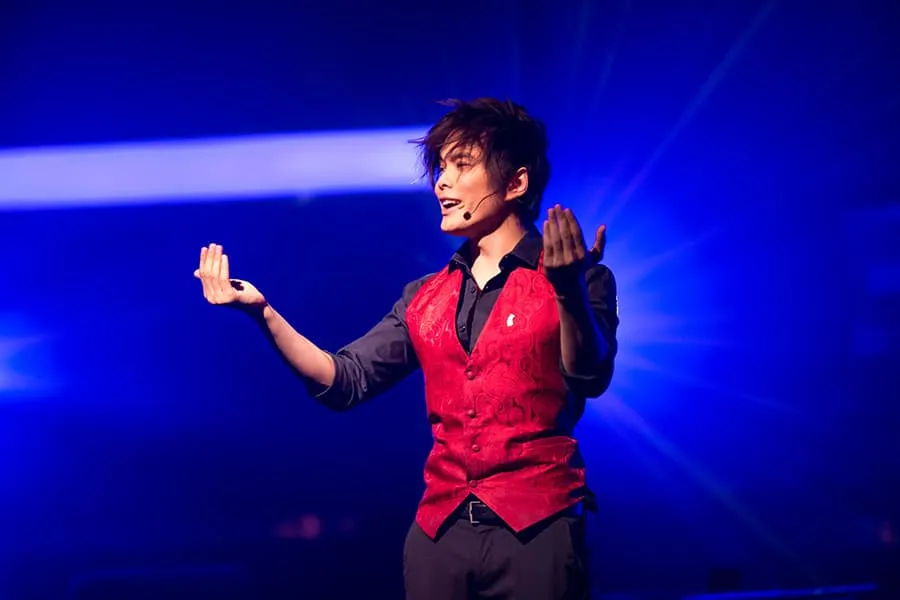 Shin Lim on stage
