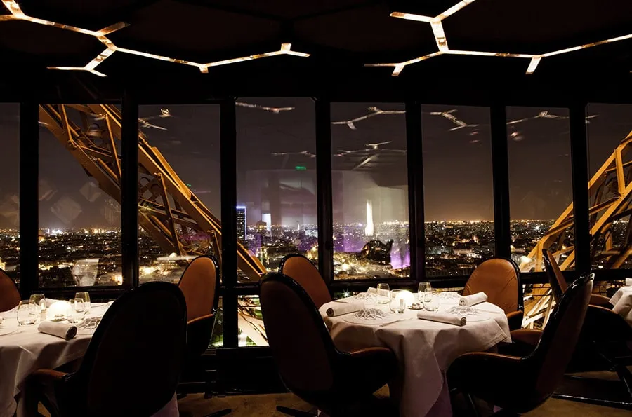 romantic las vegas vip helicopter strip flight eiffel tower restaurant celebration by 5 star helicopter tours