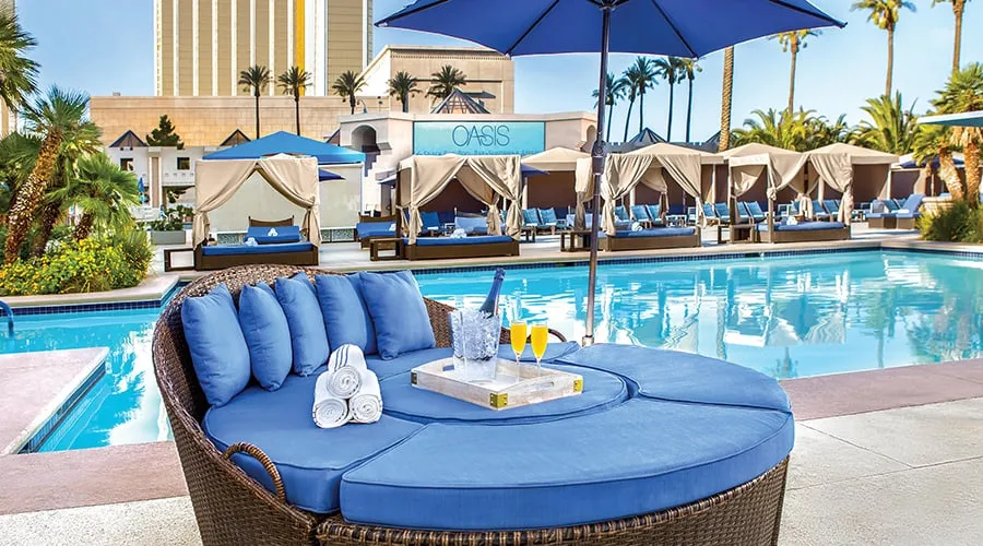 Lounge Chairs & Day Beds
