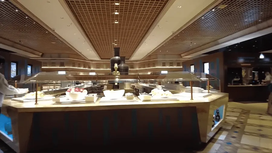 Buffet at Luxor Decor