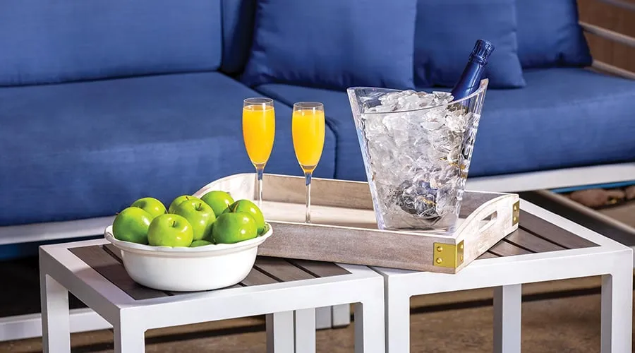 Poolside Dining & Drinks