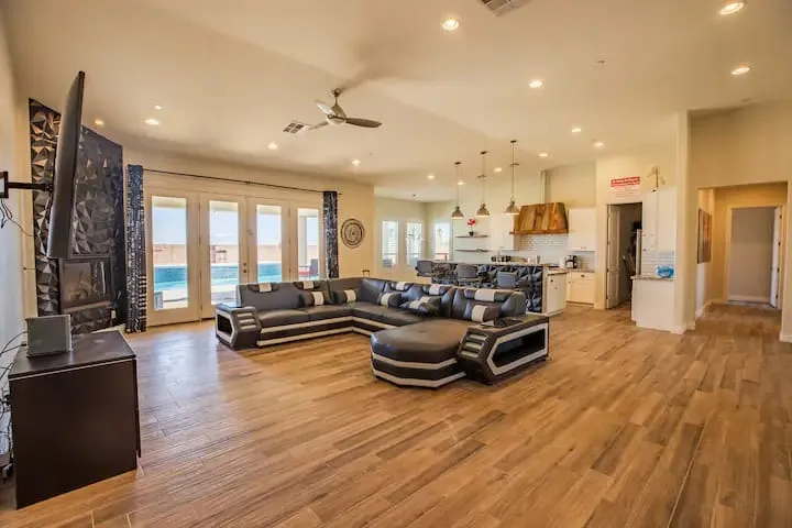 Modern 3,400 SqFt House