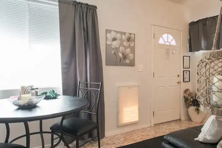 Pet-Friendly Studio Near the Airport