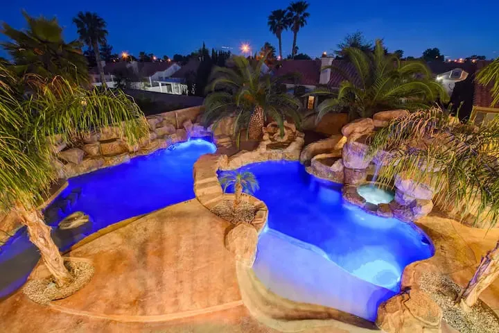 Resort Style Vegas Oasis Close To Strip