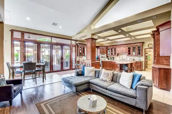 Super Private Vegas Retreat Close To Strip
