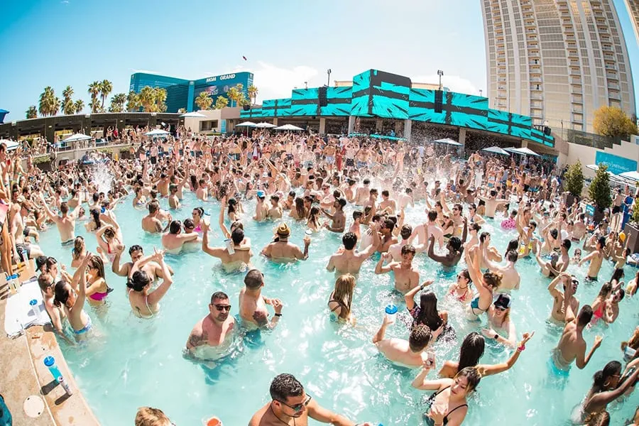 Pool Party at Wet Republic