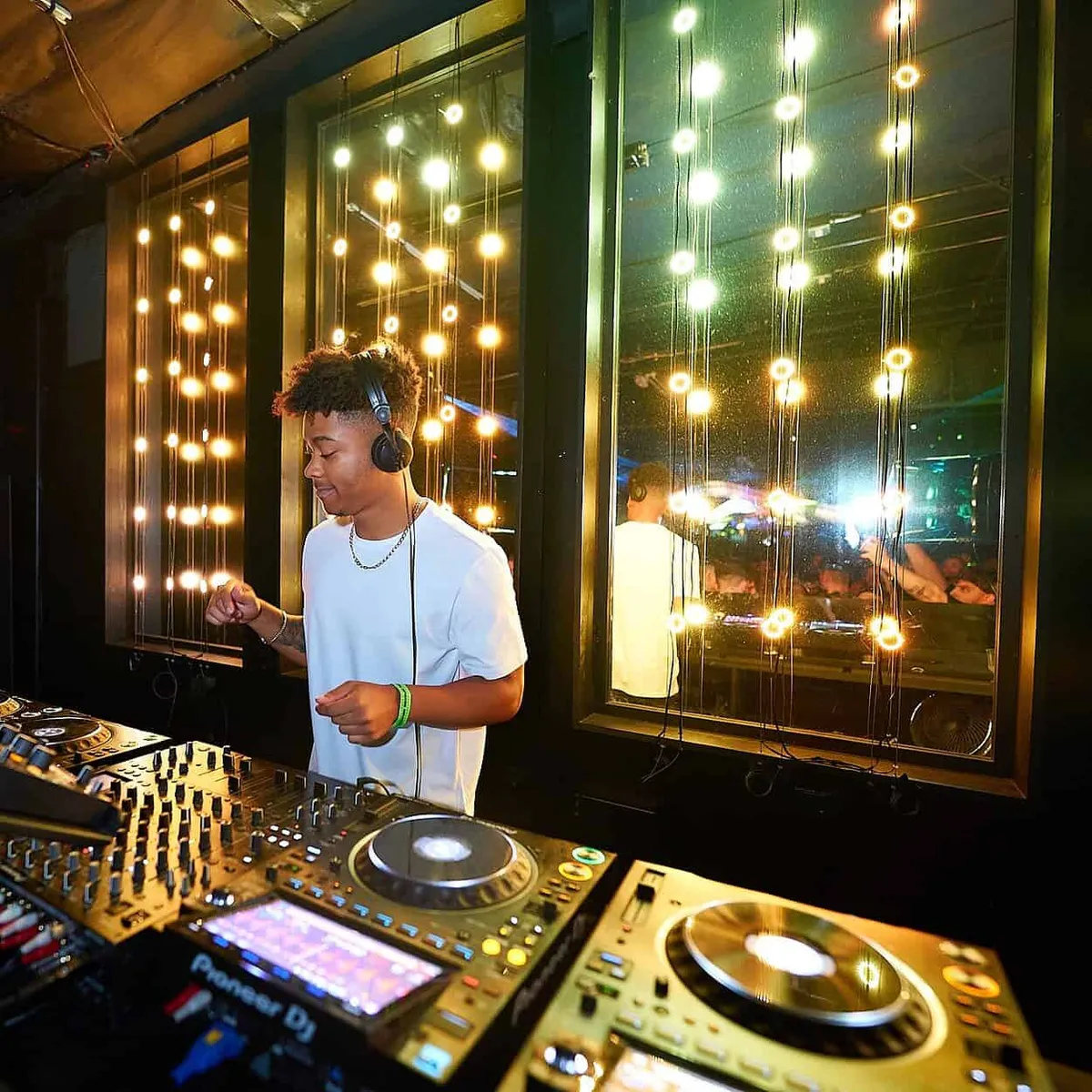 Discopussy Nightclub