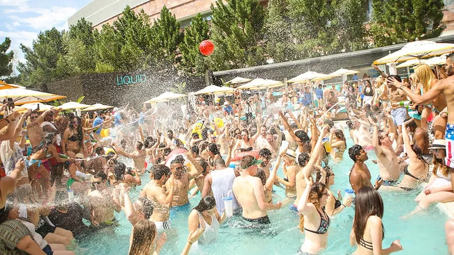 Liquid Pool Lounge