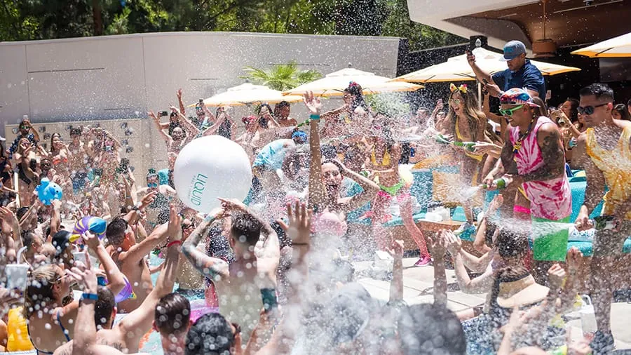 Liquid Pool Lounge