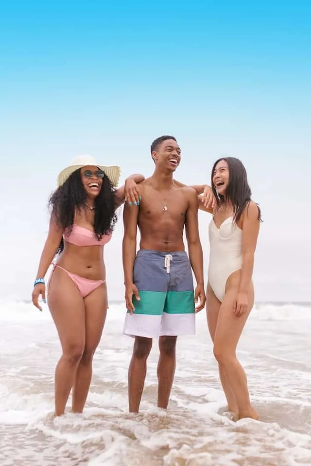 What to Wear to a Vegas Pool Party