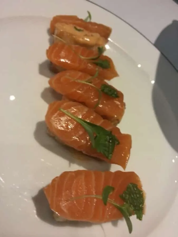 Crispy salmon sushi