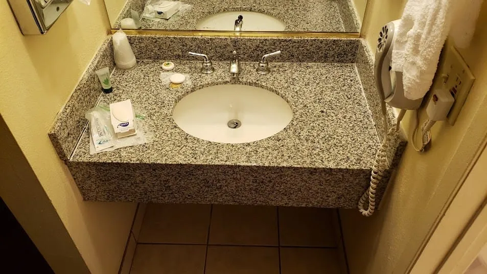 Mardi Gras Hotel Las Vegas Bathroom