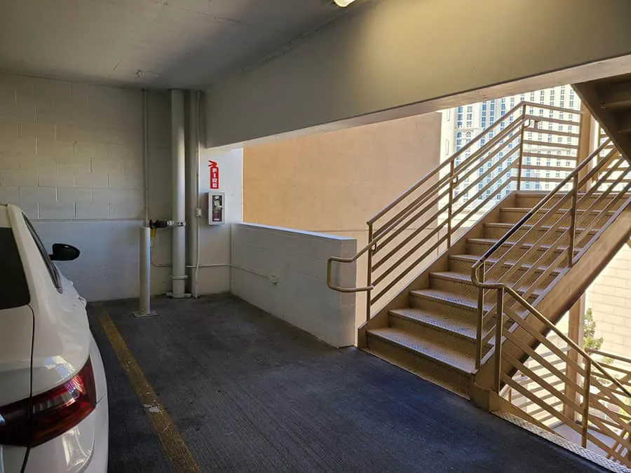 Planet-Hollywood-free parking