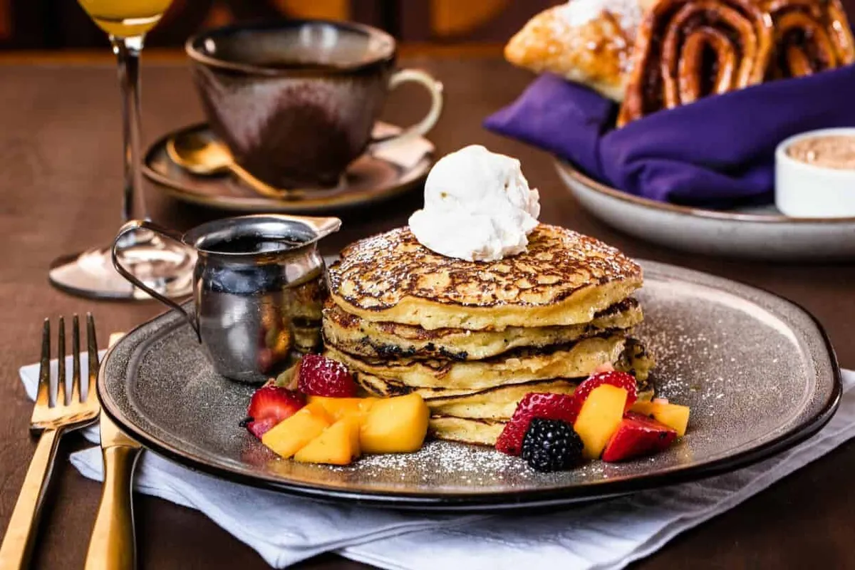 Breakfast at the Grand Lux Cafe