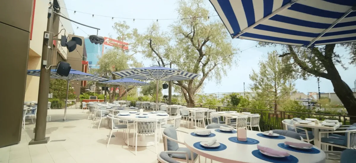 Brezza Las Vegas Outdoor Dining Room (2)