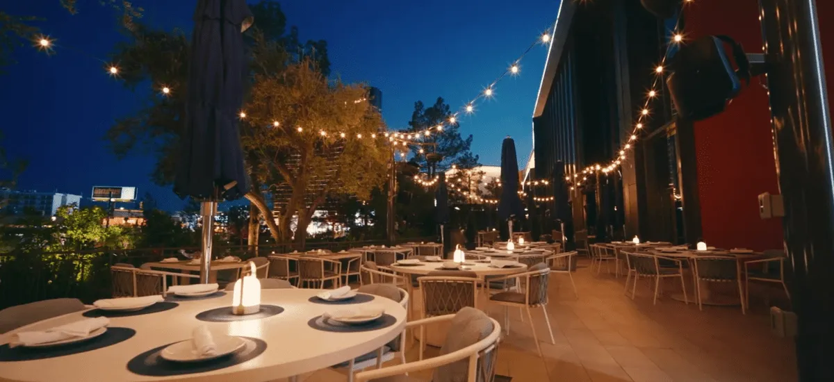 Brezza Las Vegas Outdoor Dining Room in Night (2)