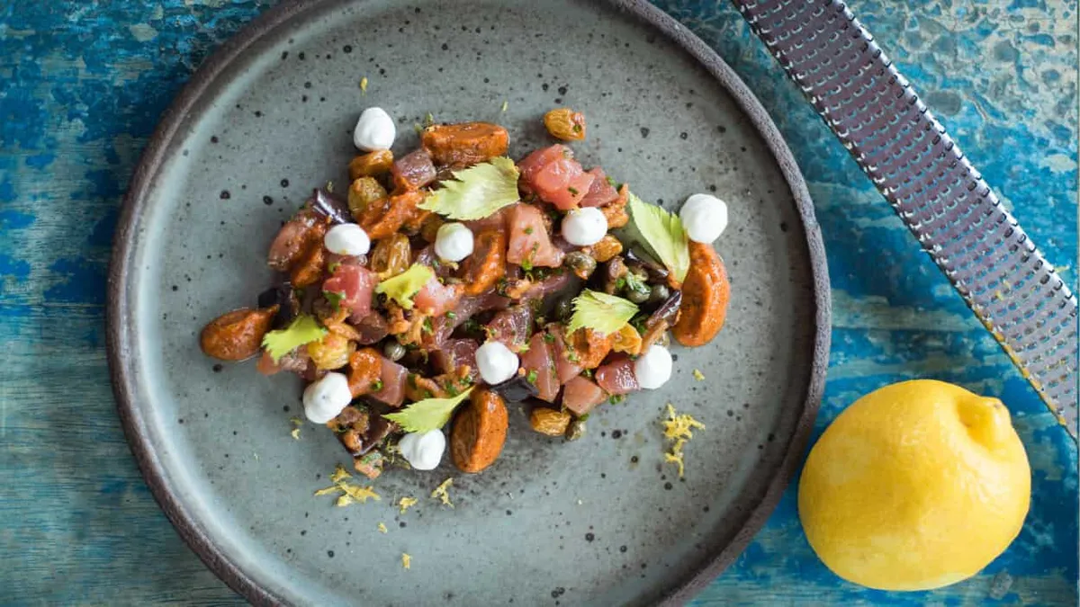 yellowfin tuna tartar at Sugarcane raw bar & grill