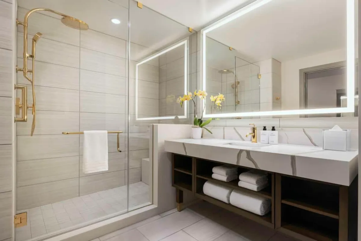 Deluxe Single Room Bathroom at Las Vegas Hilton at Resorts World