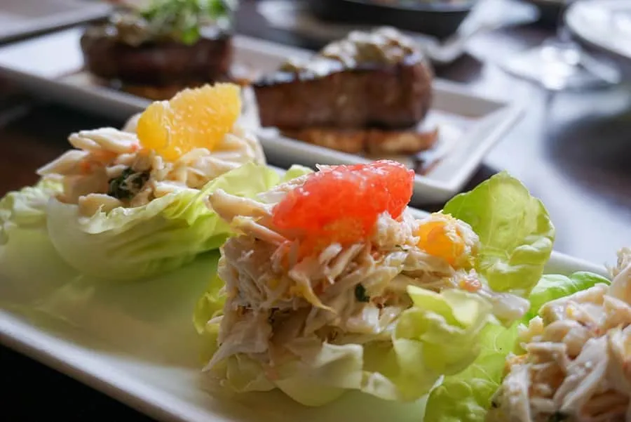 jumbo lump crab lettuce cups at La cave