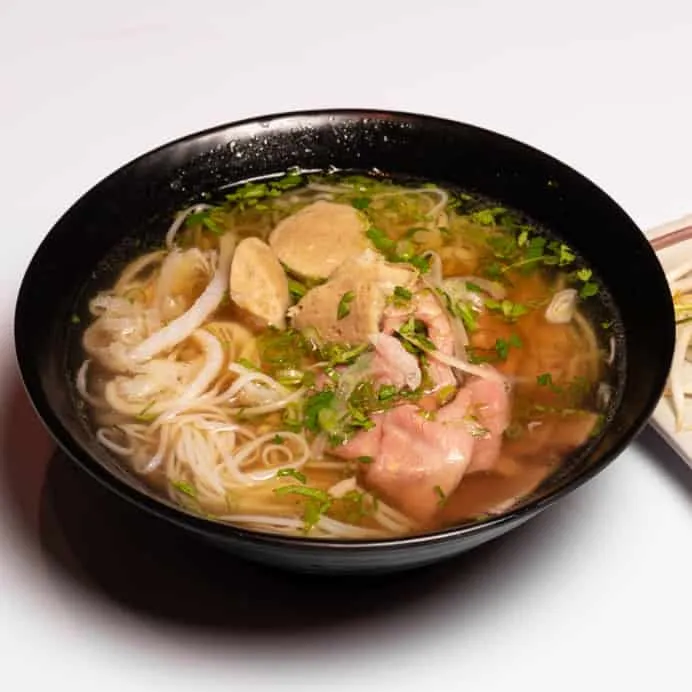 Pho tai gua sach bo vien rare beef fatty brisket beef ball