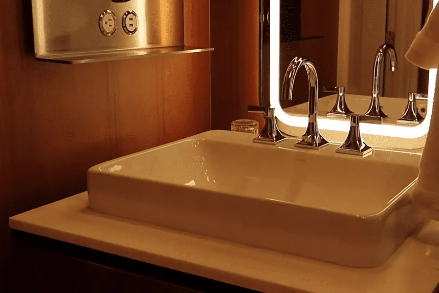 Wynn Panoramic View Bathroom