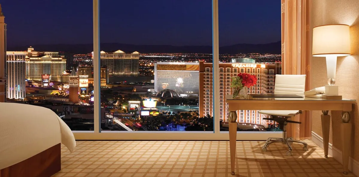 Wynn Panoramic View Bedroom