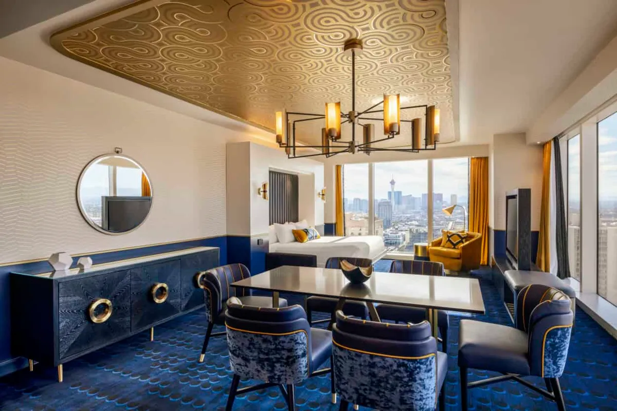Panoramic Sunset dining area
