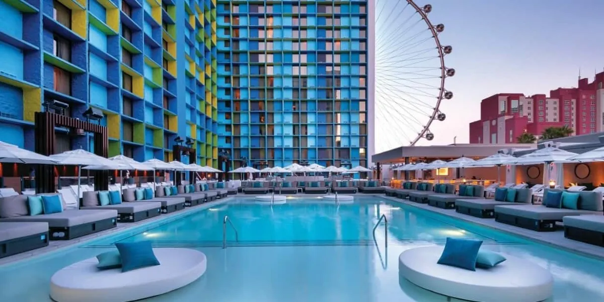 District 3 Rooms Pool View