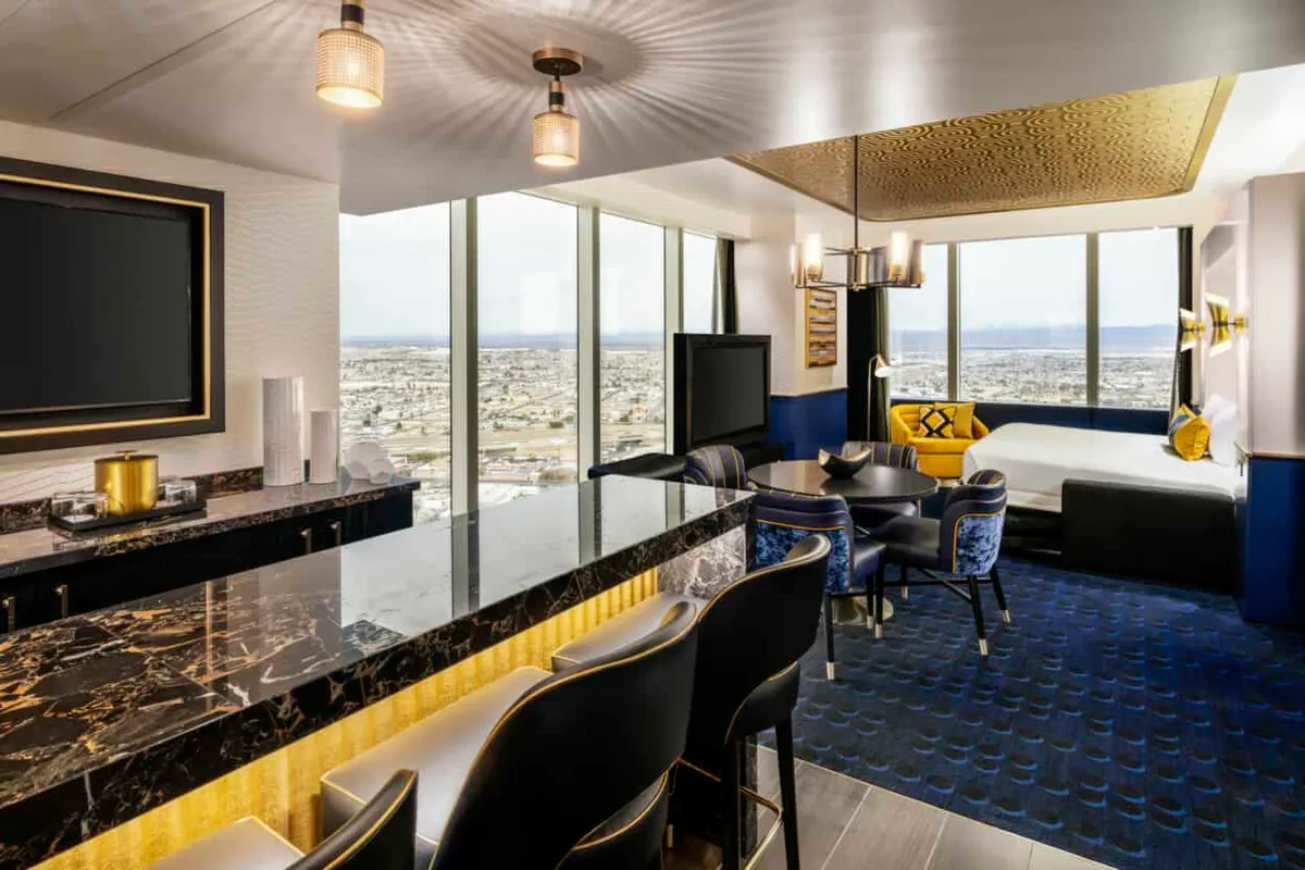 Circa End Suite Living Room