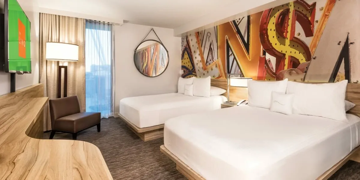 Deluxe Queen Suite Bedroom