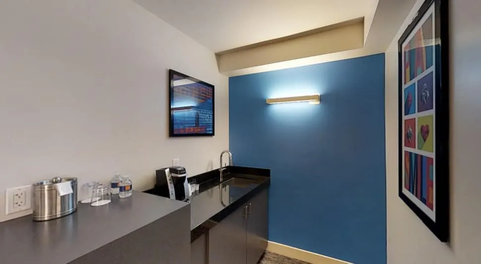 King Junior Suite Kitchen