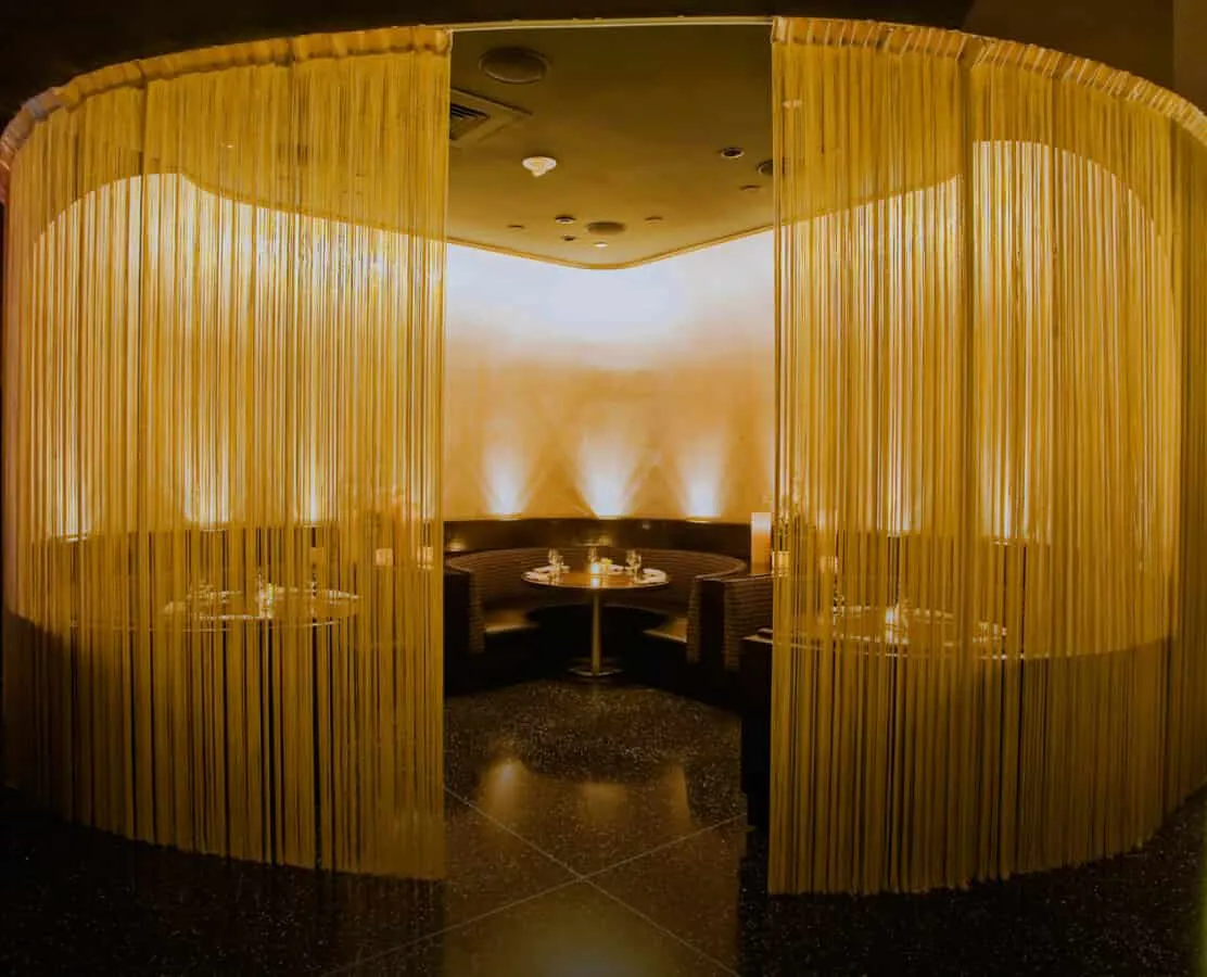 Koi Planet clover leaf dining