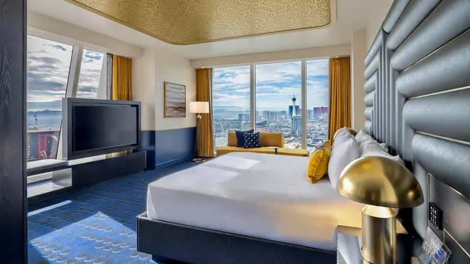 Panoramic Sunrise Suite