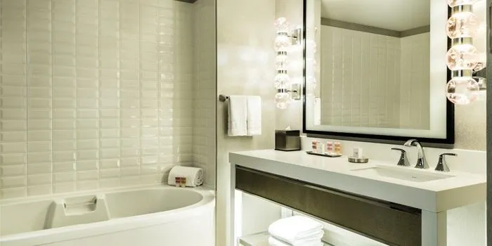 Ultra Boulevard Suite Bathroom