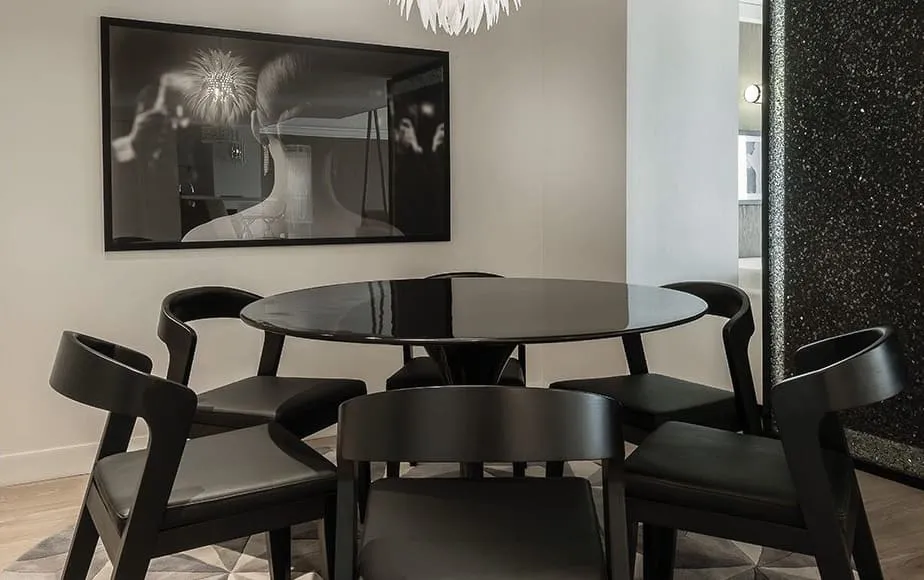 Ultra Boulevard Suite Dining
